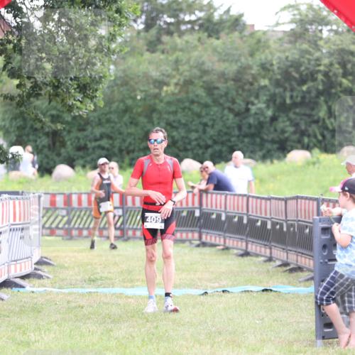 21.06.2026 - 29. Vierlanden-Triathlon Andreas Tolksdorf http://msf.ph/oto/9880319 21.06.2026 11:18:58 Ziel 409, 468, 409, 468 meine-sportfotos.de