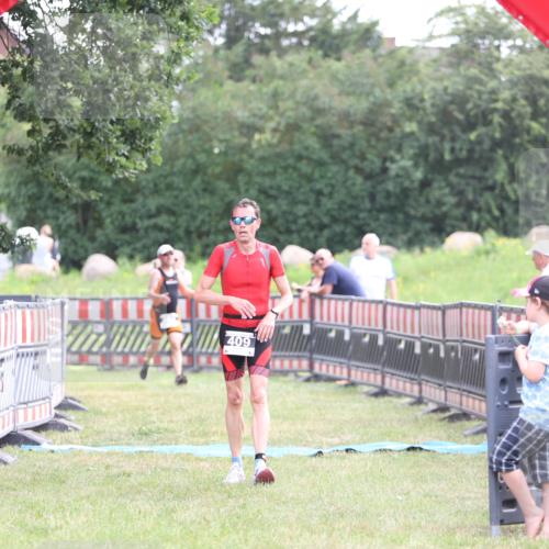 21.06.2026 - 29. Vierlanden-Triathlon Andreas Tolksdorf http://msf.ph/oto/9880327 21.06.2026 11:18:58 Ziel 409, 468, 409, 468 meine-sportfotos.de