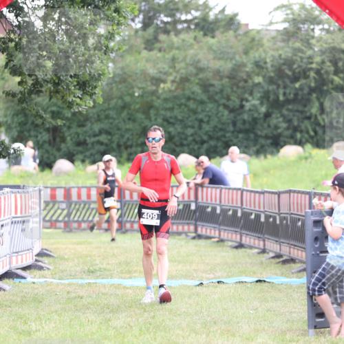 21.06.2026 - 29. Vierlanden-Triathlon Andreas Tolksdorf http://msf.ph/oto/9880335 21.06.2026 11:18:59 Ziel 409, 468, 409, 468 meine-sportfotos.de