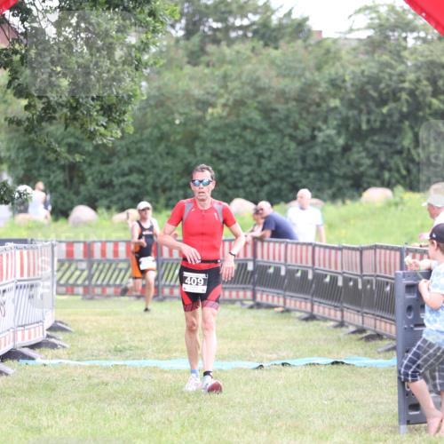 21.06.2026 - 29. Vierlanden-Triathlon Andreas Tolksdorf http://msf.ph/oto/9880342 21.06.2026 11:18:59 Ziel 409, 468, 409, 468 meine-sportfotos.de