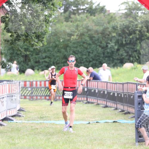 21.06.2026 - 29. Vierlanden-Triathlon Andreas Tolksdorf http://msf.ph/oto/9880364 21.06.2026 11:18:59 Ziel 409, 468, 409, 468 meine-sportfotos.de