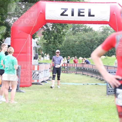 21.06.2026 - 29. Vierlanden-Triathlon Andreas Tolksdorf http://msf.ph/oto/9880473 21.06.2026 11:19:21 Ziel 327, 327 meine-sportfotos.de