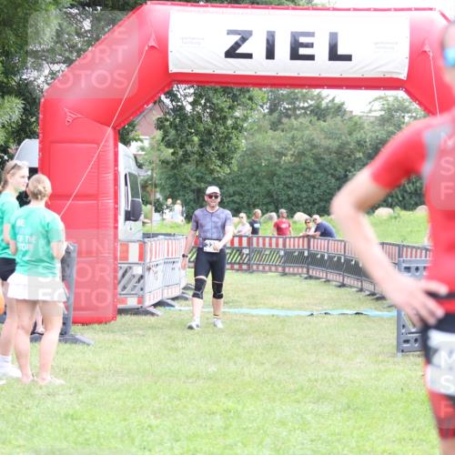 21.06.2026 - 29. Vierlanden-Triathlon Andreas Tolksdorf http://msf.ph/oto/9880482 21.06.2026 11:19:21 Ziel 327, 327 meine-sportfotos.de