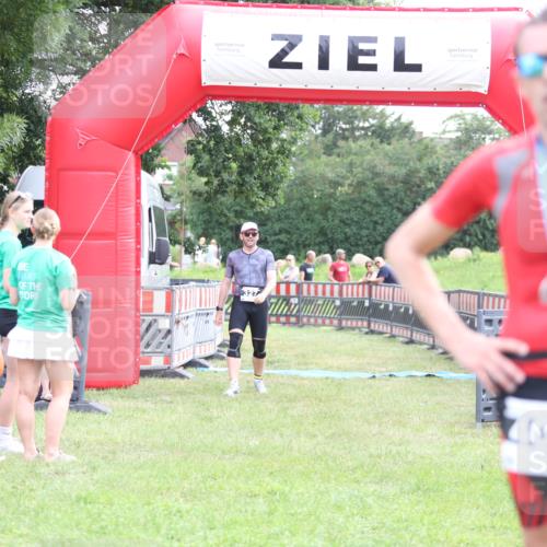 21.06.2026 - 29. Vierlanden-Triathlon Andreas Tolksdorf http://msf.ph/oto/9880489 21.06.2026 11:19:21 Ziel 327, 327 meine-sportfotos.de