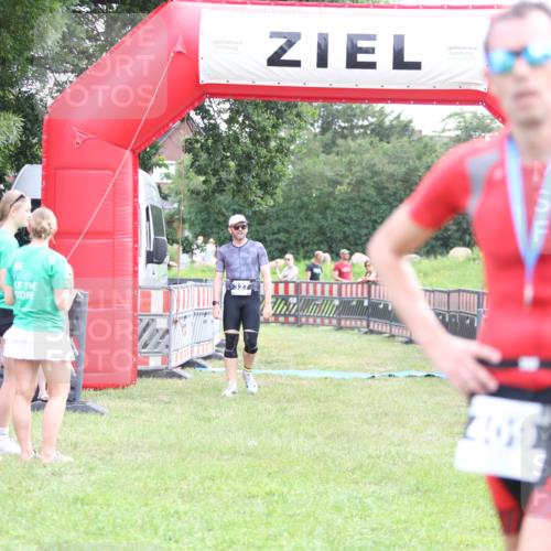 21.06.2026 - 29. Vierlanden-Triathlon Andreas Tolksdorf http://msf.ph/oto/9880513 21.06.2026 11:19:21 Ziel 327, 327 meine-sportfotos.de