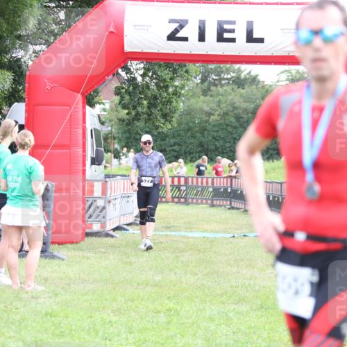 21.06.2026 - 29. Vierlanden-Triathlon Andreas Tolksdorf http://msf.ph/oto/9880538 21.06.2026 11:19:21 Ziel 327, 327 meine-sportfotos.de