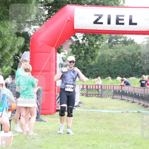 21.06.2026 - 29. Vierlanden-Triathlon Andreas Tolksdorf http://msf.ph/oto/9880561 21.06.2026 11:19:28 Ziel  meine-sportfotos.de