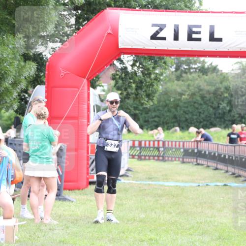 21.06.2026 - 29. Vierlanden-Triathlon Andreas Tolksdorf http://msf.ph/oto/9880578 21.06.2026 11:19:28 Ziel  meine-sportfotos.de