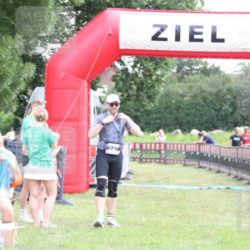 21.06.2026 - 29. Vierlanden-Triathlon Andreas Tolksdorf http://msf.ph/oto/9880586 21.06.2026 11:19:28 Ziel  meine-sportfotos.de