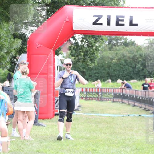 21.06.2026 - 29. Vierlanden-Triathlon Andreas Tolksdorf http://msf.ph/oto/9880602 21.06.2026 11:19:29 Ziel  meine-sportfotos.de