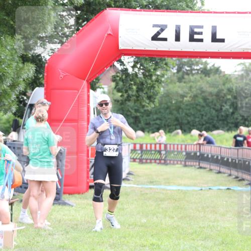 21.06.2026 - 29. Vierlanden-Triathlon Andreas Tolksdorf http://msf.ph/oto/9880644 21.06.2026 11:19:29 Ziel  meine-sportfotos.de