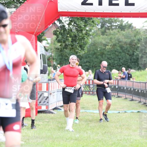 21.06.2026 - 29. Vierlanden-Triathlon Andreas Tolksdorf http://msf.ph/oto/9880803 21.06.2026 11:20:14 Ziel 309, 419, 422, 428, 309, 419, 422, 428 meine-sportfotos.de
