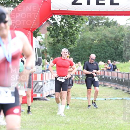 21.06.2026 - 29. Vierlanden-Triathlon Andreas Tolksdorf http://msf.ph/oto/9880812 21.06.2026 11:20:14 Ziel 309, 419, 422, 428, 309, 419, 422, 428 meine-sportfotos.de