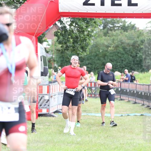 21.06.2026 - 29. Vierlanden-Triathlon Andreas Tolksdorf http://msf.ph/oto/9880828 21.06.2026 11:20:14 Ziel 309, 419, 422, 428, 309, 419, 422, 428 meine-sportfotos.de
