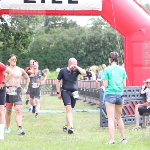 21.06.2026 - 29. Vierlanden-Triathlon Andreas Tolksdorf http://msf.ph/oto/9880860 21.06.2026 11:20:18 Ziel 309, 428, 309, 428 meine-sportfotos.de