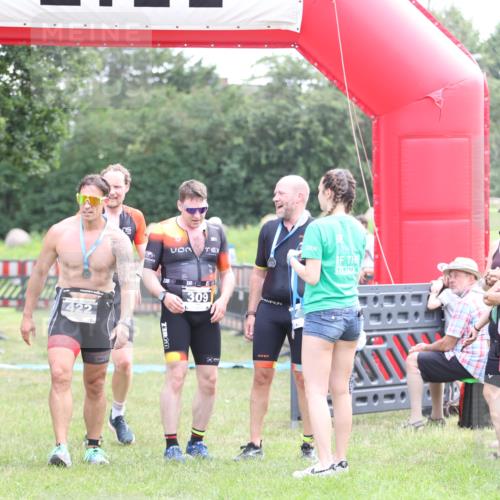 21.06.2026 - 29. Vierlanden-Triathlon Andreas Tolksdorf http://msf.ph/oto/9880922 21.06.2026 11:20:21 Ziel 309, 428, 309, 428 meine-sportfotos.de