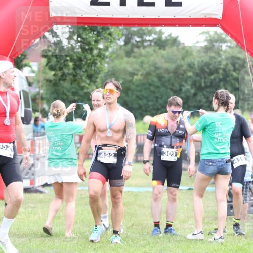 21.06.2026 - 29. Vierlanden-Triathlon Andreas Tolksdorf http://msf.ph/oto/9880980 21.06.2026 11:20:22 Ziel 309, 428, 309, 428 meine-sportfotos.de
