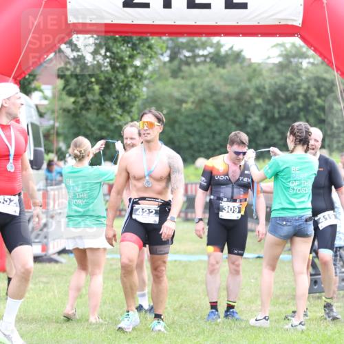 21.06.2026 - 29. Vierlanden-Triathlon Andreas Tolksdorf http://msf.ph/oto/9880985 21.06.2026 11:20:22 Ziel 309, 428, 309, 428 meine-sportfotos.de
