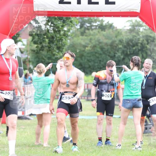 21.06.2026 - 29. Vierlanden-Triathlon Andreas Tolksdorf http://msf.ph/oto/9881007 21.06.2026 11:20:22 Ziel 309, 428, 309, 428 meine-sportfotos.de