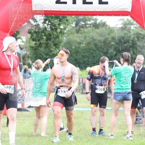 21.06.2026 - 29. Vierlanden-Triathlon Andreas Tolksdorf http://msf.ph/oto/9881016 21.06.2026 11:20:22 Ziel 309, 428, 309, 428 meine-sportfotos.de
