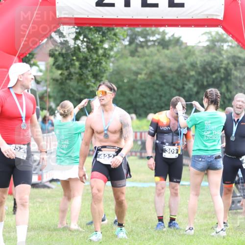 21.06.2026 - 29. Vierlanden-Triathlon Andreas Tolksdorf http://msf.ph/oto/9881023 21.06.2026 11:20:22 Ziel 309, 428, 309, 428 meine-sportfotos.de