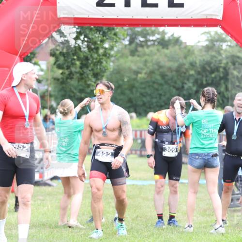 21.06.2026 - 29. Vierlanden-Triathlon Andreas Tolksdorf http://msf.ph/oto/9881031 21.06.2026 11:20:23 Ziel 428, 428 meine-sportfotos.de