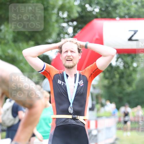 21.06.2026 - 29. Vierlanden-Triathlon Andreas Tolksdorf http://msf.ph/oto/9881067 21.06.2026 11:20:33 Ziel 470, 470 meine-sportfotos.de