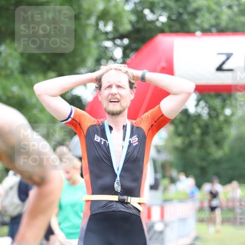 21.06.2026 - 29. Vierlanden-Triathlon Andreas Tolksdorf http://msf.ph/oto/9881073 21.06.2026 11:20:33 Ziel 470, 470 meine-sportfotos.de