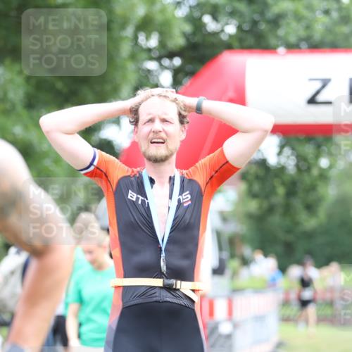 21.06.2026 - 29. Vierlanden-Triathlon Andreas Tolksdorf http://msf.ph/oto/9881081 21.06.2026 11:20:33 Ziel 470, 470 meine-sportfotos.de