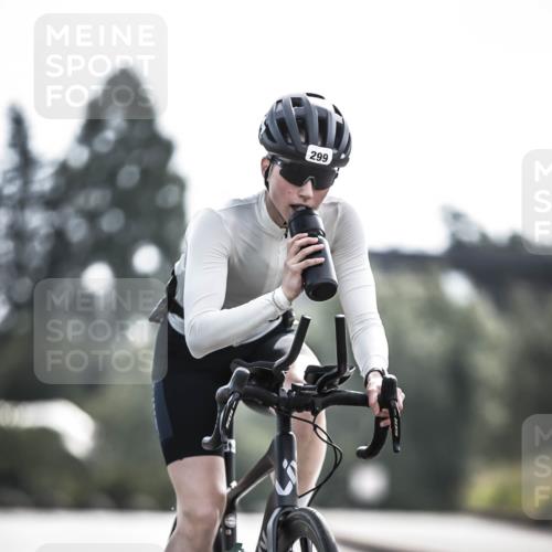 21.06.2026 - 29. Vierlanden-Triathlon H.Heesch http://msf.ph/oto/9881086 21.06.2026 09:14:40 Radfahren 183, 299, 302 meine-sportfotos.de