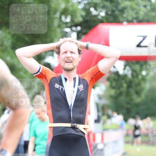 21.06.2026 - 29. Vierlanden-Triathlon Andreas Tolksdorf http://msf.ph/oto/9881088 21.06.2026 11:20:33 Ziel 470, 470 meine-sportfotos.de
