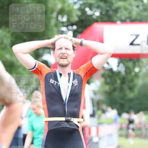 21.06.2026 - 29. Vierlanden-Triathlon Andreas Tolksdorf http://msf.ph/oto/9881095 21.06.2026 11:20:33 Ziel 470, 470 meine-sportfotos.de