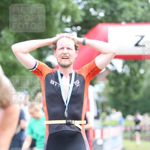 21.06.2026 - 29. Vierlanden-Triathlon Andreas Tolksdorf http://msf.ph/oto/9881106 21.06.2026 11:20:33 Ziel 470, 470 meine-sportfotos.de