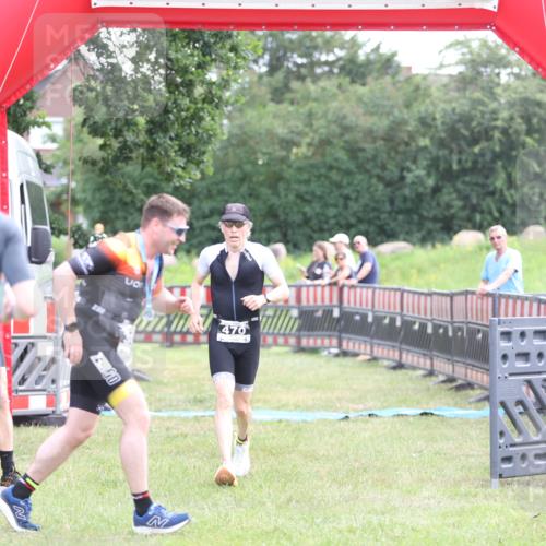 21.06.2026 - 29. Vierlanden-Triathlon Andreas Tolksdorf http://msf.ph/oto/9881135 21.06.2026 11:20:38 Ziel 470, 470 meine-sportfotos.de