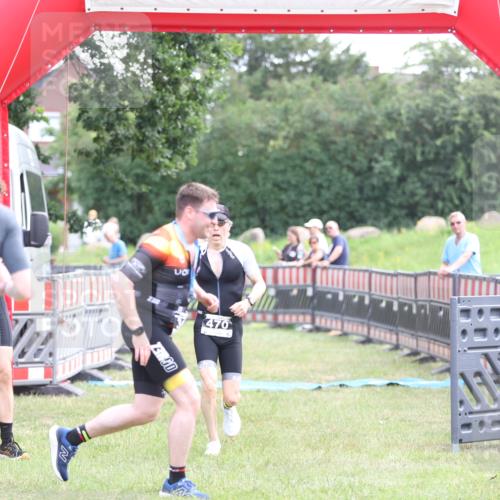 21.06.2026 - 29. Vierlanden-Triathlon Andreas Tolksdorf http://msf.ph/oto/9881156 21.06.2026 11:20:38 Ziel 470, 470 meine-sportfotos.de
