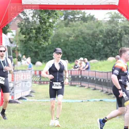 21.06.2026 - 29. Vierlanden-Triathlon Andreas Tolksdorf http://msf.ph/oto/9881208 21.06.2026 11:20:39 Ziel 470, 470 meine-sportfotos.de