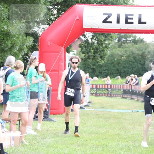 21.06.2026 - 29. Vierlanden-Triathlon Andreas Tolksdorf http://msf.ph/oto/9881226 21.06.2026 11:20:42 Ziel  meine-sportfotos.de