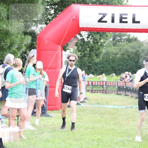 21.06.2026 - 29. Vierlanden-Triathlon Andreas Tolksdorf http://msf.ph/oto/9881233 21.06.2026 11:20:42 Ziel  meine-sportfotos.de