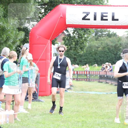 21.06.2026 - 29. Vierlanden-Triathlon Andreas Tolksdorf http://msf.ph/oto/9881276 21.06.2026 11:20:43 Ziel  meine-sportfotos.de