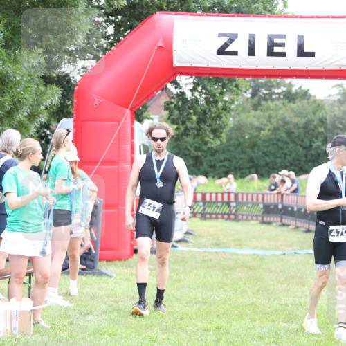 21.06.2026 - 29. Vierlanden-Triathlon Andreas Tolksdorf http://msf.ph/oto/9881303 21.06.2026 11:20:43 Ziel  meine-sportfotos.de