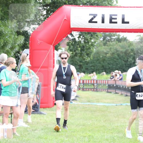 21.06.2026 - 29. Vierlanden-Triathlon Andreas Tolksdorf http://msf.ph/oto/9881310 21.06.2026 11:20:43 Ziel  meine-sportfotos.de