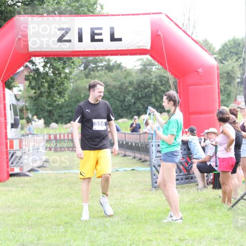21.06.2026 - 29. Vierlanden-Triathlon Andreas Tolksdorf http://msf.ph/oto/9881448 21.06.2026 11:21:17 Ziel 439, 439 meine-sportfotos.de