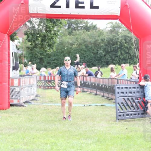21.06.2026 - 29. Vierlanden-Triathlon Andreas Tolksdorf http://msf.ph/oto/9881555 21.06.2026 11:21:28 Ziel 411, 439, 411, 439 meine-sportfotos.de