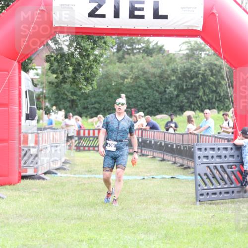 21.06.2026 - 29. Vierlanden-Triathlon Andreas Tolksdorf http://msf.ph/oto/9881619 21.06.2026 11:21:28 Ziel 411, 439, 411, 439 meine-sportfotos.de