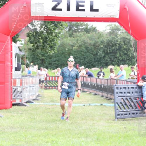 21.06.2026 - 29. Vierlanden-Triathlon Andreas Tolksdorf http://msf.ph/oto/9881625 21.06.2026 11:21:28 Ziel 411, 439, 411, 439 meine-sportfotos.de