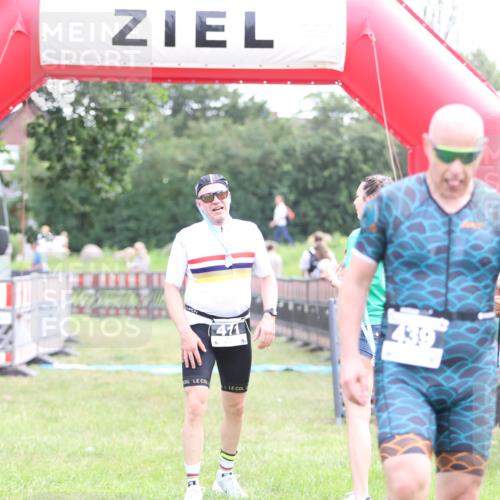 21.06.2026 - 29. Vierlanden-Triathlon Andreas Tolksdorf http://msf.ph/oto/9881702 21.06.2026 11:21:40 Ziel  meine-sportfotos.de