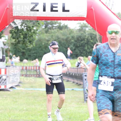 21.06.2026 - 29. Vierlanden-Triathlon Andreas Tolksdorf http://msf.ph/oto/9881729 21.06.2026 11:21:40 Ziel  meine-sportfotos.de