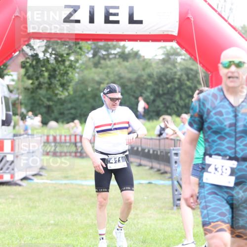 21.06.2026 - 29. Vierlanden-Triathlon Andreas Tolksdorf http://msf.ph/oto/9881734 21.06.2026 11:21:40 Ziel  meine-sportfotos.de