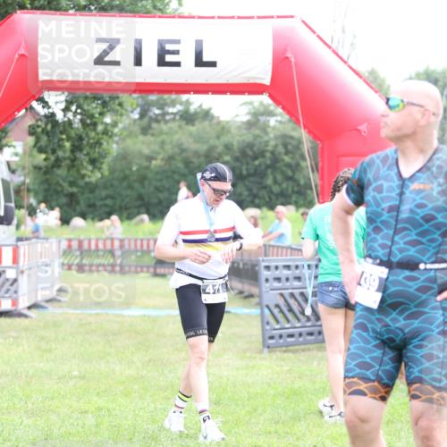 21.06.2026 - 29. Vierlanden-Triathlon Andreas Tolksdorf http://msf.ph/oto/9881748 21.06.2026 11:21:41 Ziel  meine-sportfotos.de