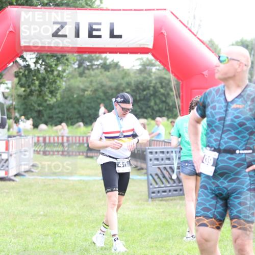 21.06.2026 - 29. Vierlanden-Triathlon Andreas Tolksdorf http://msf.ph/oto/9881753 21.06.2026 11:21:41 Ziel  meine-sportfotos.de